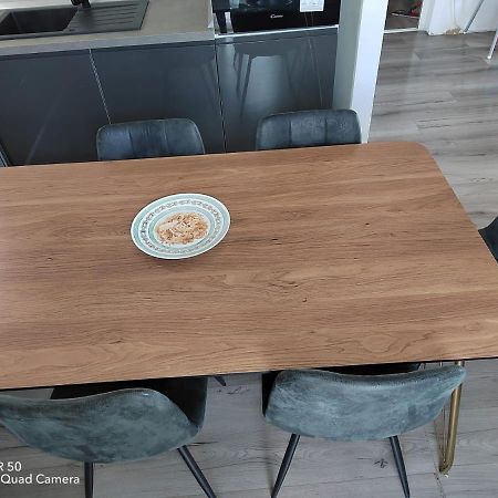 Angella Apartment Dugi Rat Luaran gambar
