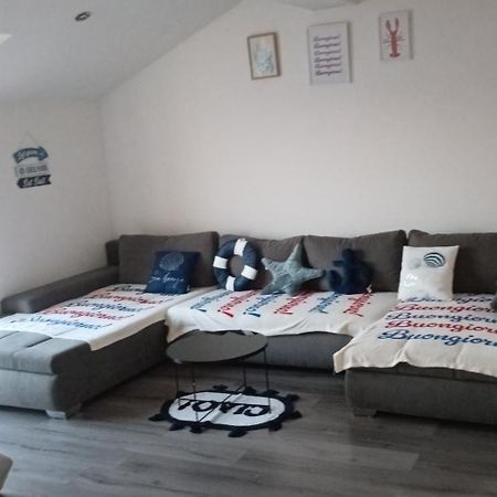 Angella Apartment Dugi Rat Luaran gambar
