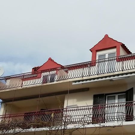 Angella Apartment Dugi Rat Luaran gambar