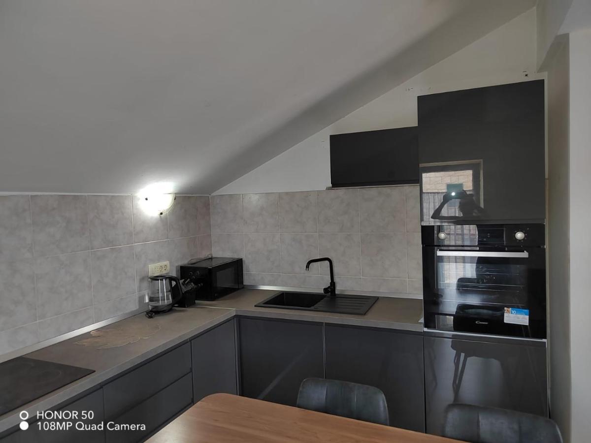 Angella Apartment Dugi Rat Luaran gambar
