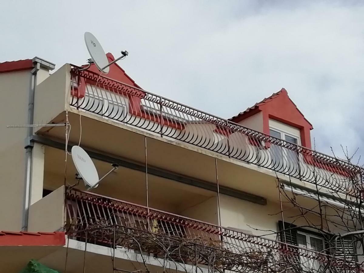 Angella Apartment Dugi Rat Luaran gambar