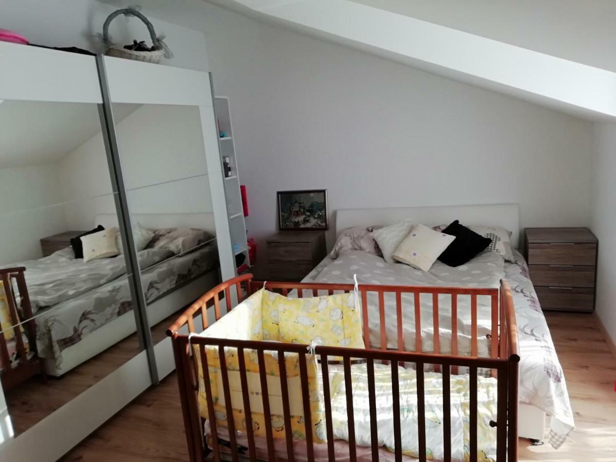Angella Apartment Dugi Rat Luaran gambar