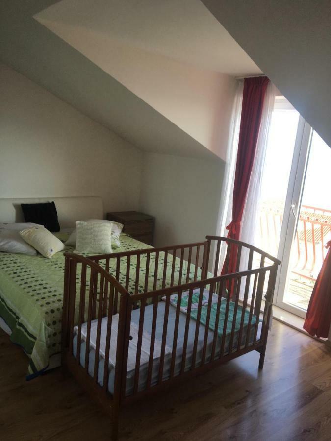 Angella Apartment Dugi Rat Luaran gambar