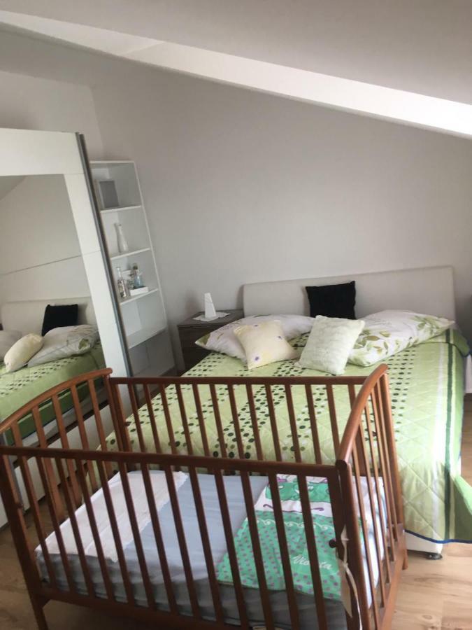 Angella Apartment Dugi Rat Luaran gambar