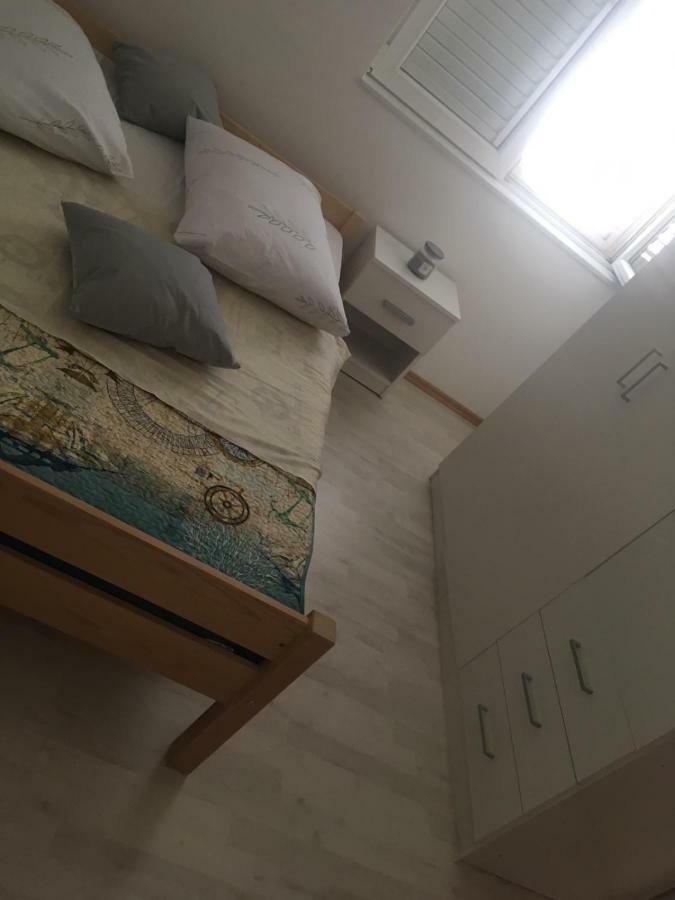 Angella Apartment Dugi Rat Luaran gambar